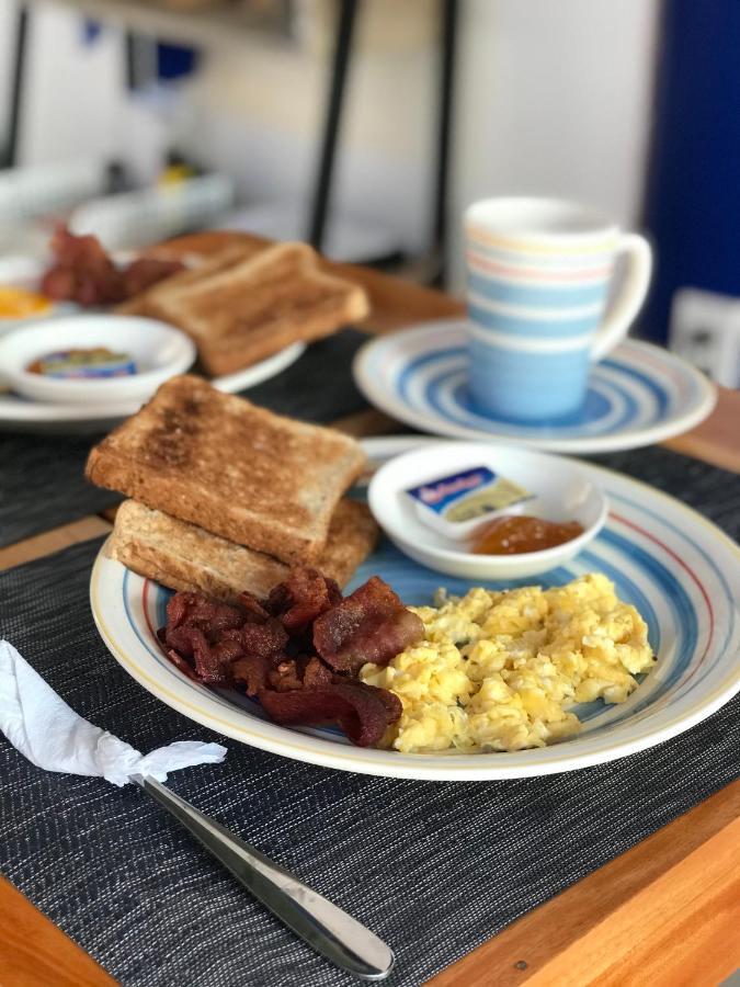 Anchorage Inn Моалбоал Екстериор снимка